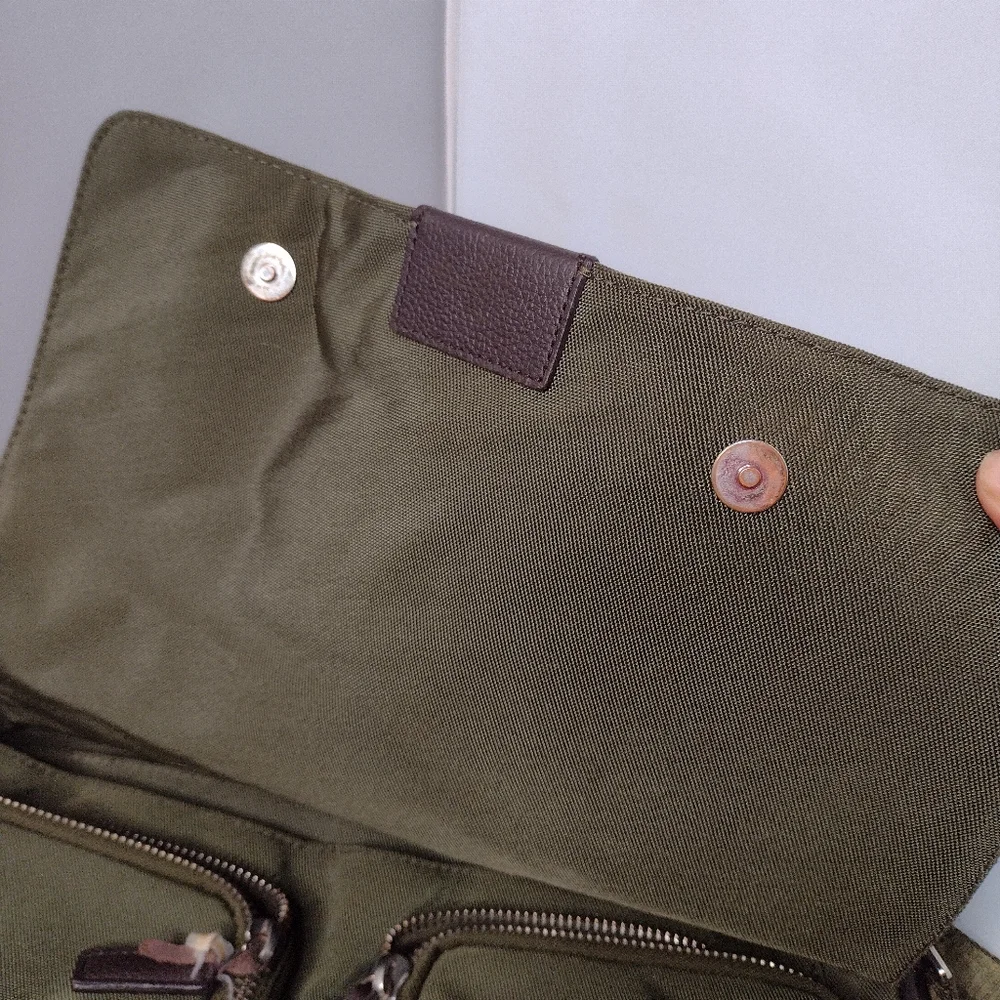 Banana Republic Olive Nylon Messenger Bag Crossbody Laptop Nylon Leather A19